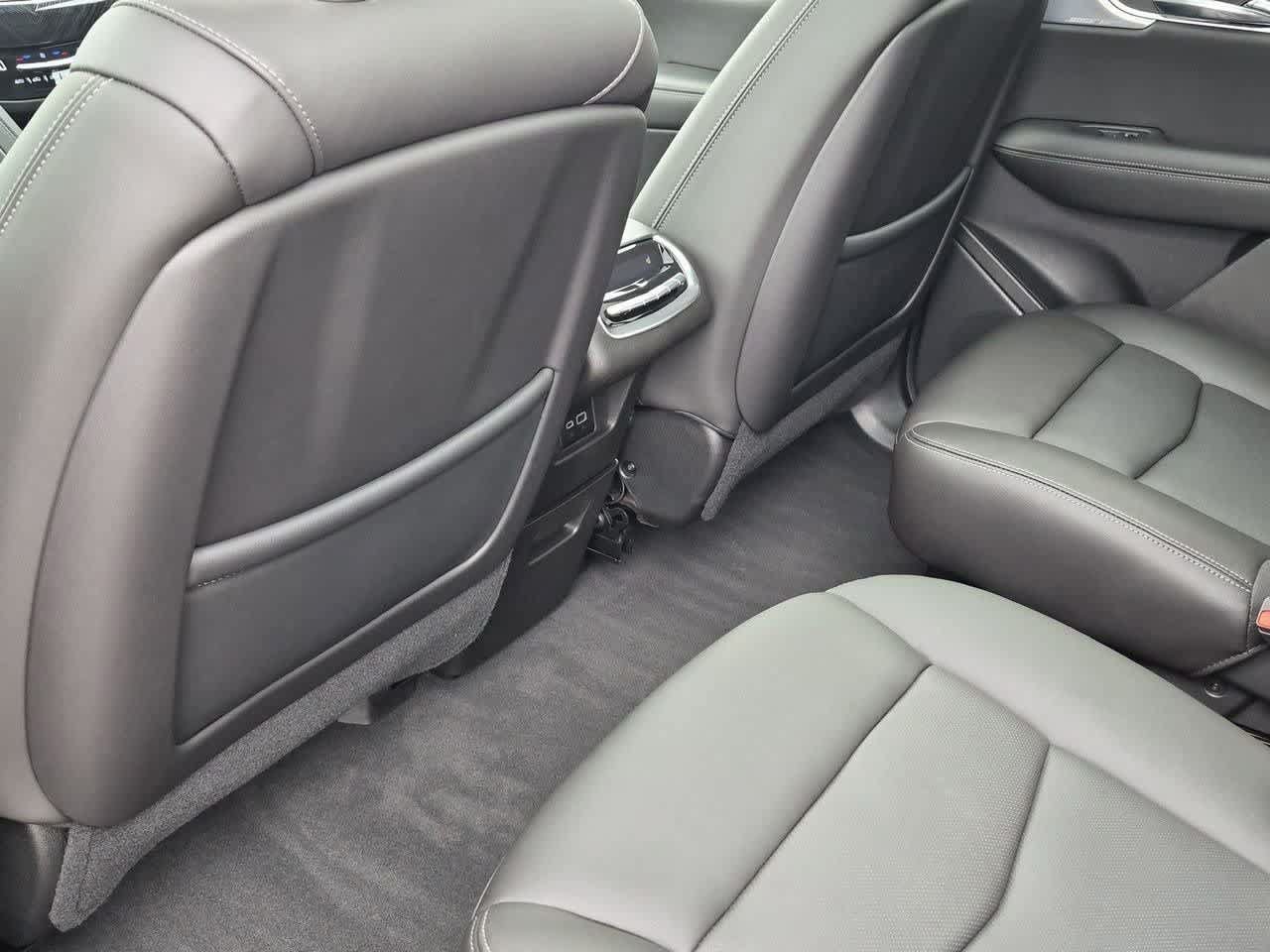 Used 2024 Cadillac XT6 Premium Luxury w/ LPO, Floor Liner Package AWD/4WD image 17