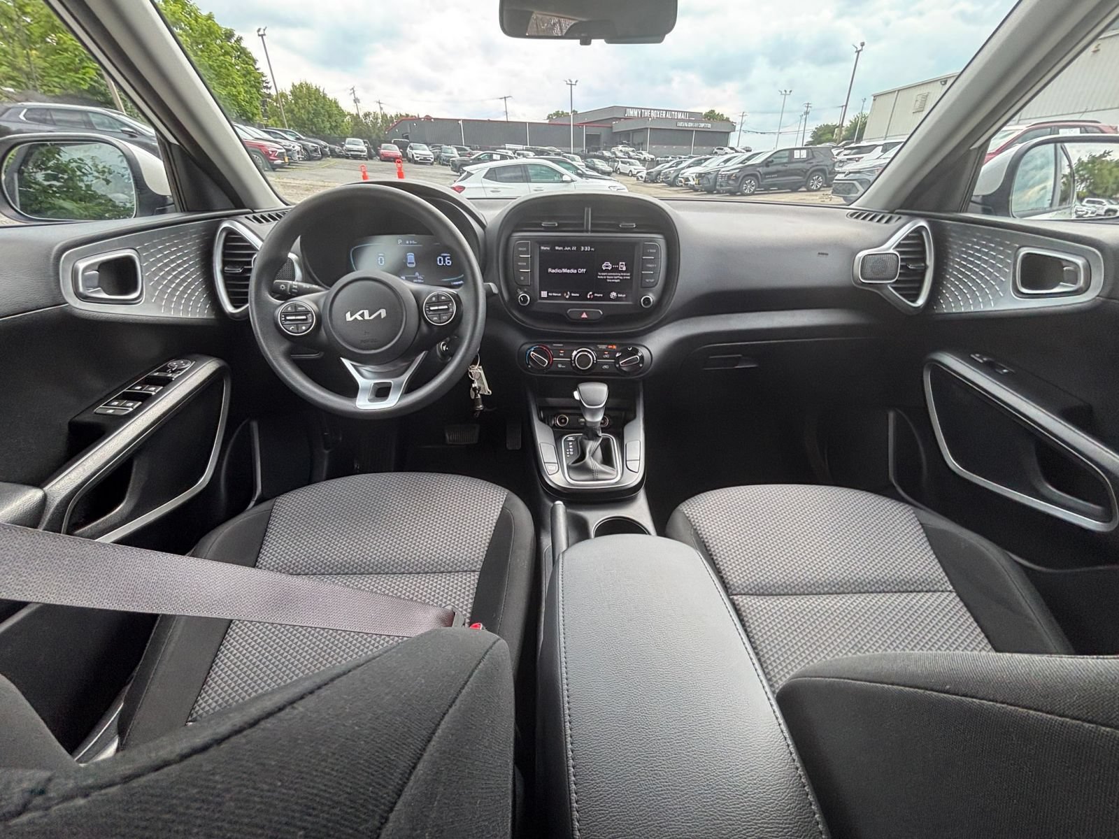 Used 2025 Kia Soul LX w/ LX Technology Package FWD image 28