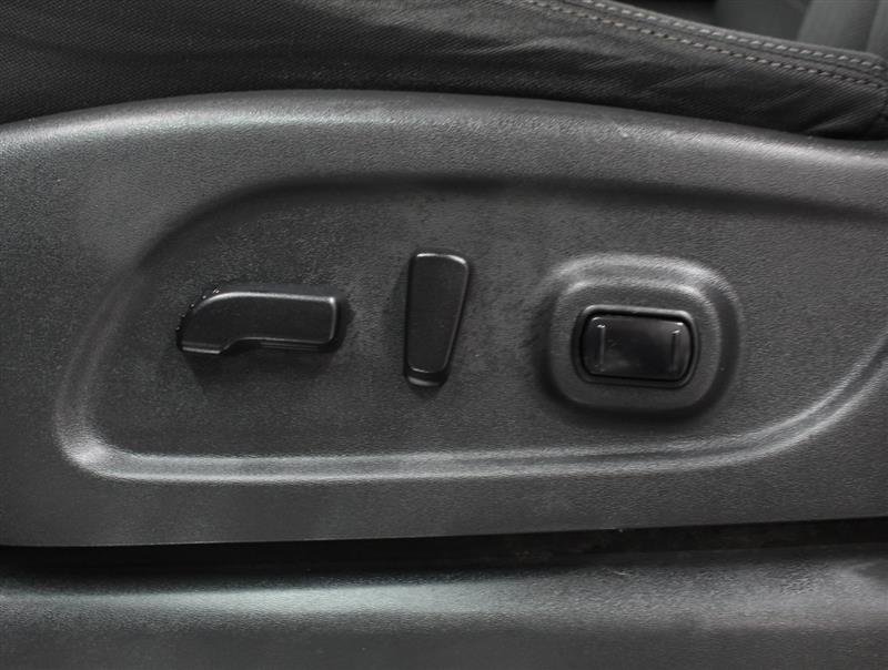 Used 2018 Nissan Titan SV w/ SV Convenience Package AWD/4WD image 16