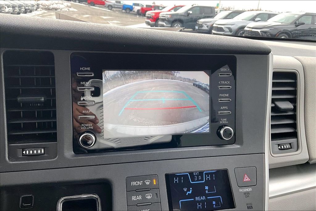 Used 2020 Toyota Sienna L image 16