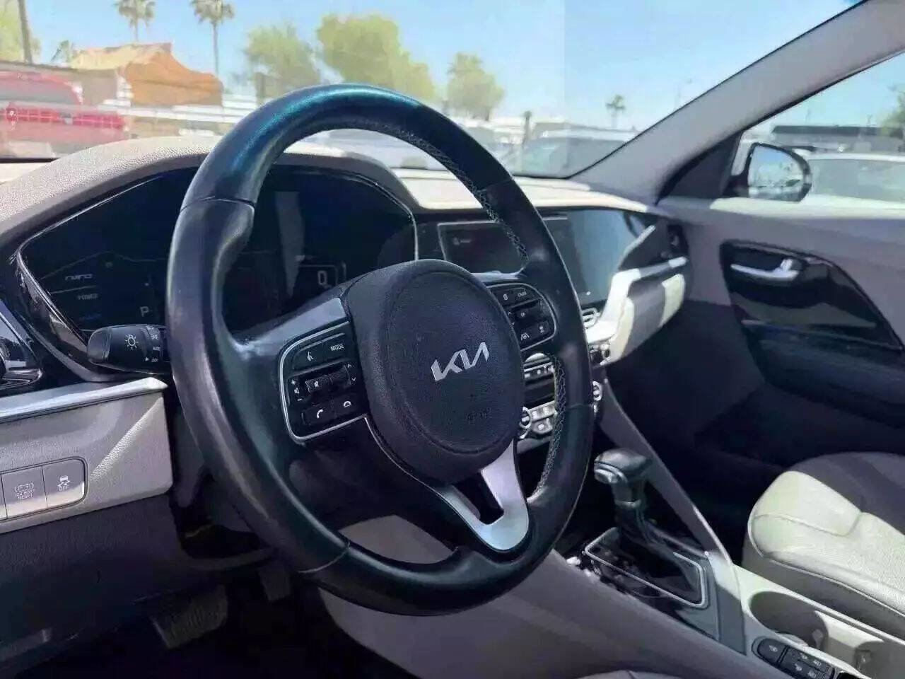 Used 2022 Kia Niro EX Premium image 19
