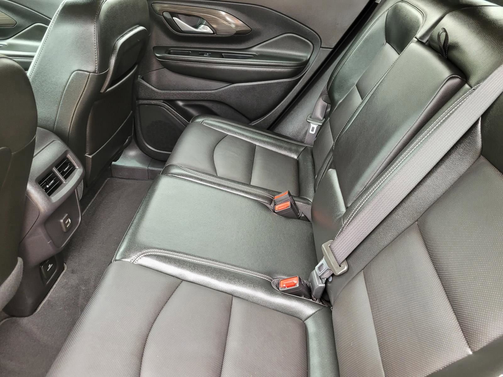 Used 2024 GMC Terrain SLT image 16