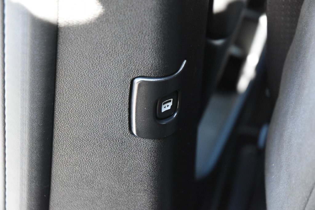 Used 2015 Dodge Grand Caravan SXT w/ Blacktop Package FWD image 29