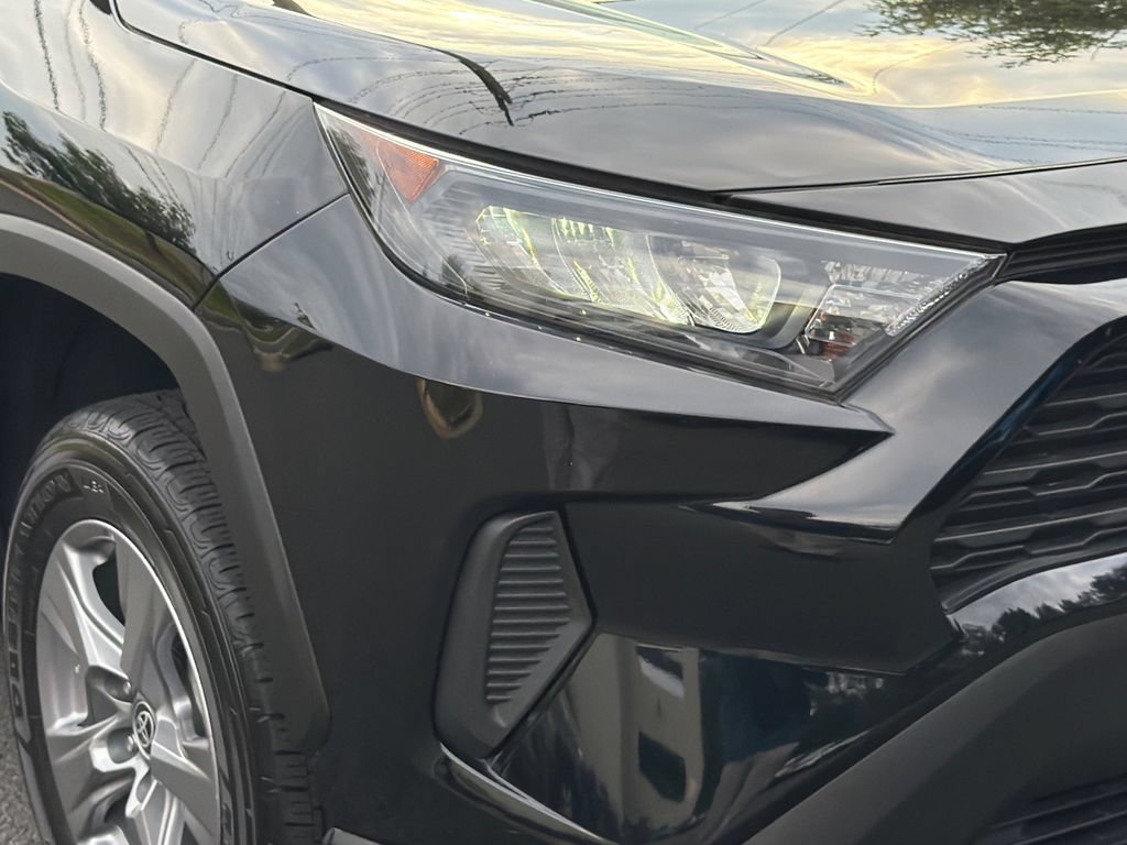 Used 2022 Toyota RAV4 LE AWD/4WD image 9