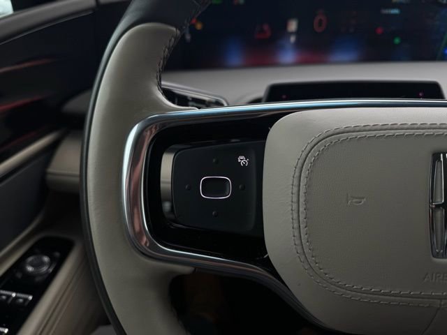 Used 2025 Lincoln Nautilus Premier image 26