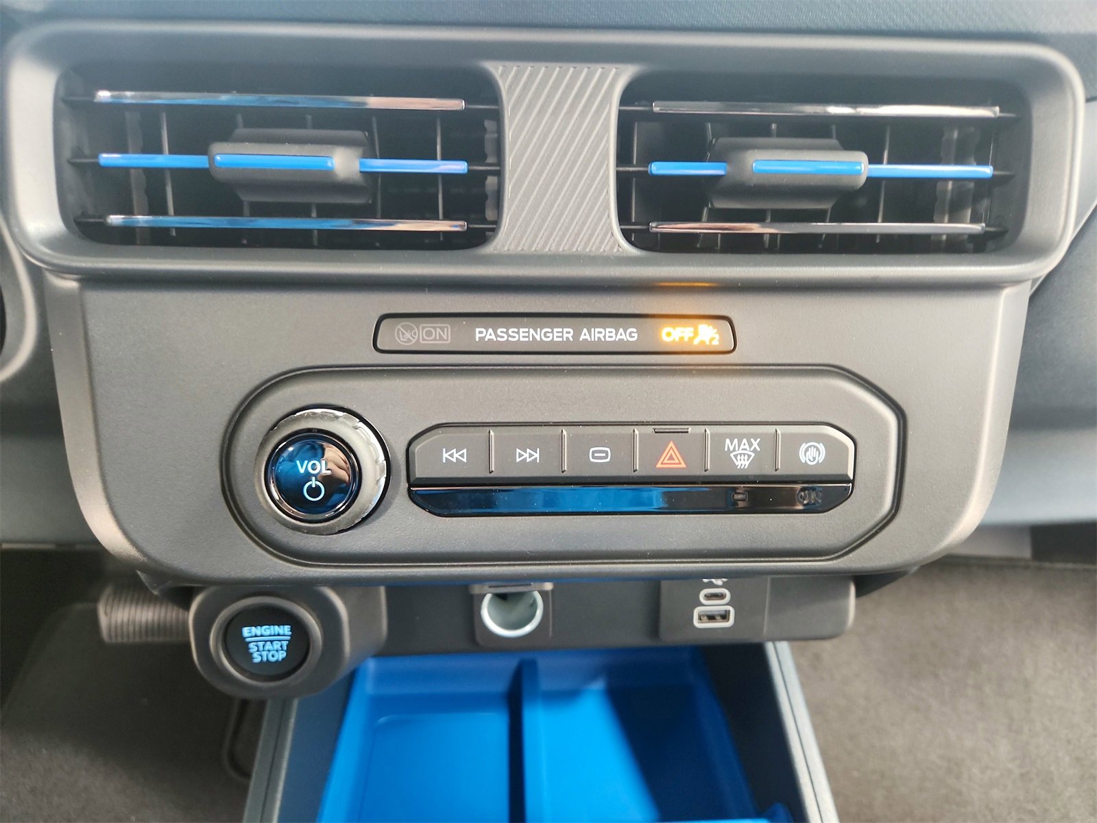 New 2025 Ford Maverick XLT w/ XLT Luxury Package image 30