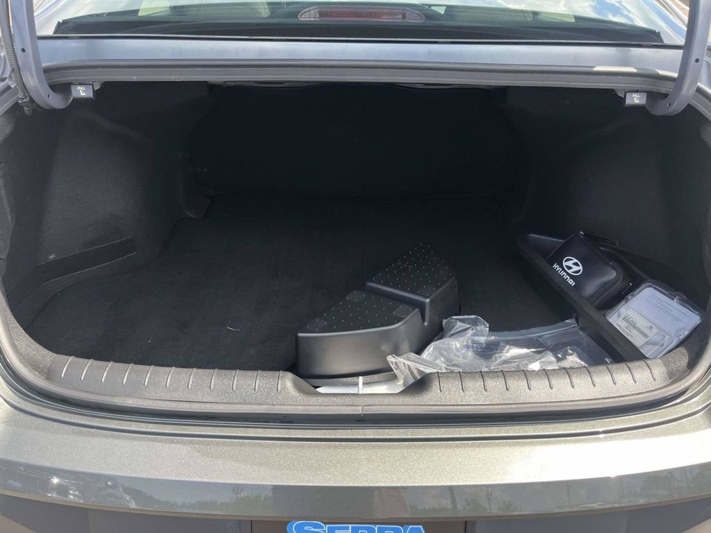 Certified 2025 Hyundai Elantra Sport w/ Cargo Package FWD image 10