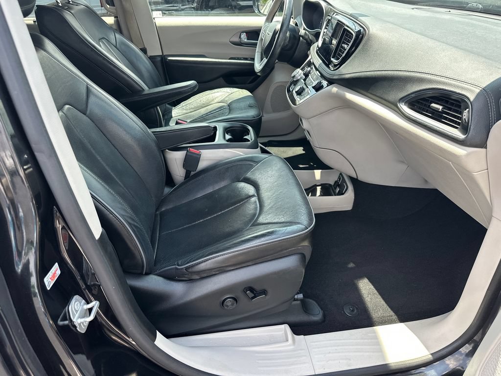 Used 2019 Chrysler Pacifica Limited FWD image 13