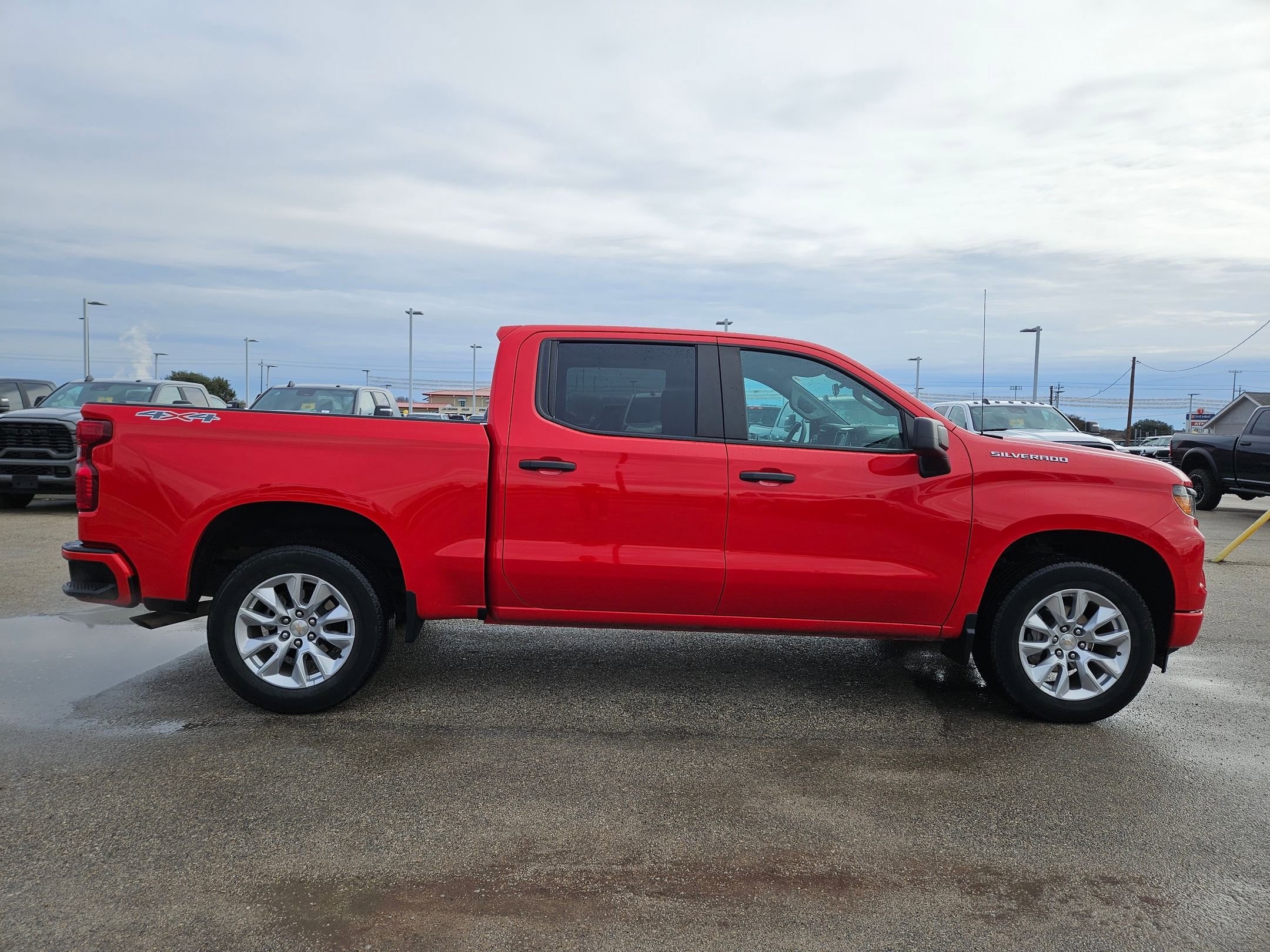 Used 2024 Chevrolet Silverado 1500 Custom image 2