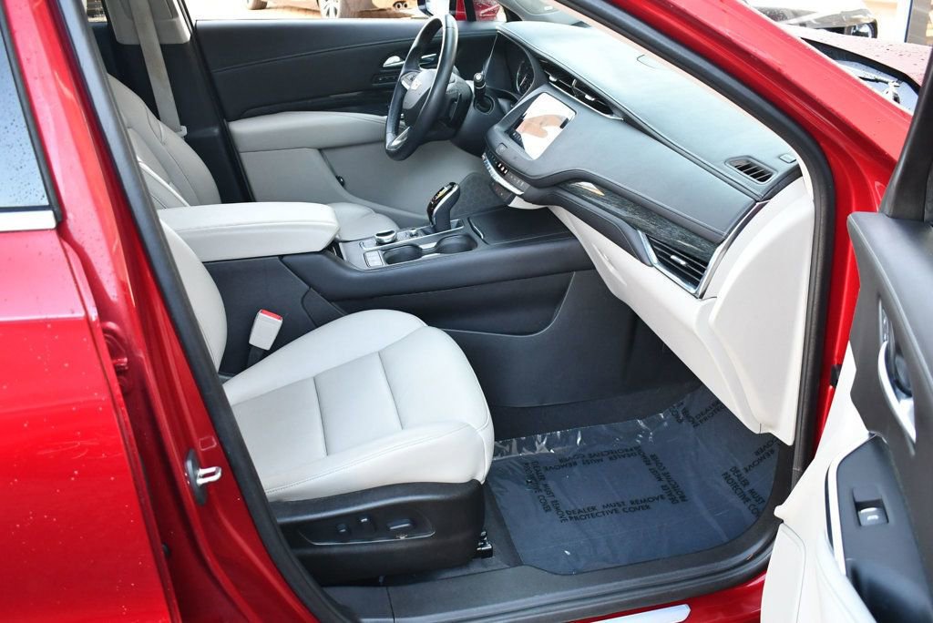 Used 2021 Cadillac XT4 Premium Luxury w/ Driver Awareness Package image 19
