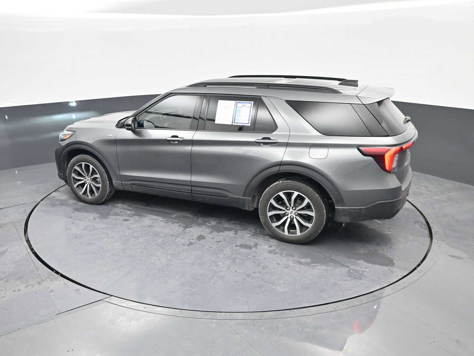 Used 2025 Ford Explorer ST-Line image 30