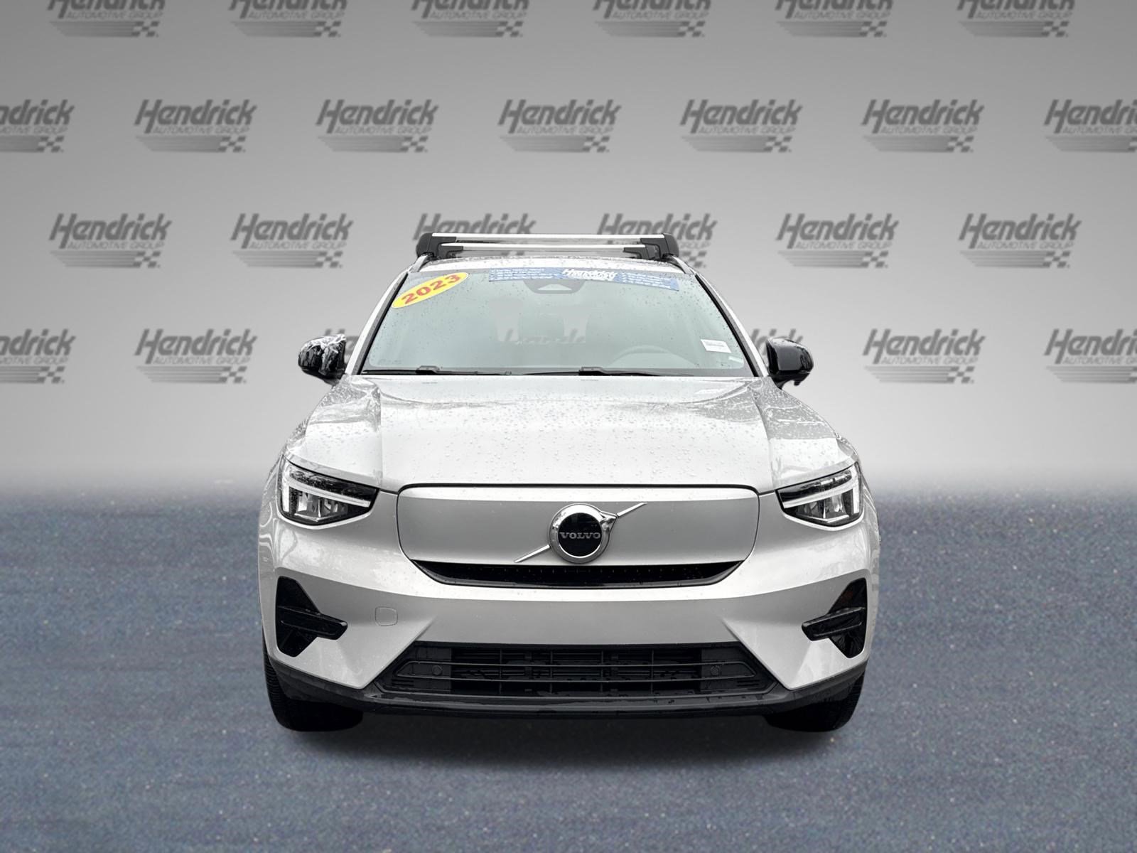 Used 2023 Volvo XC40 Recharge Core image 3