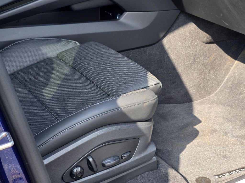 Certified 2025 Porsche Macan Electric image 36