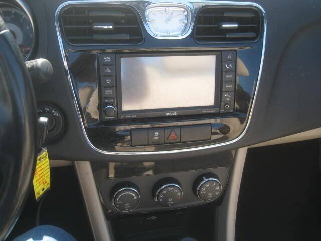 Used 2012 Chrysler 200 Touring FWD image 24