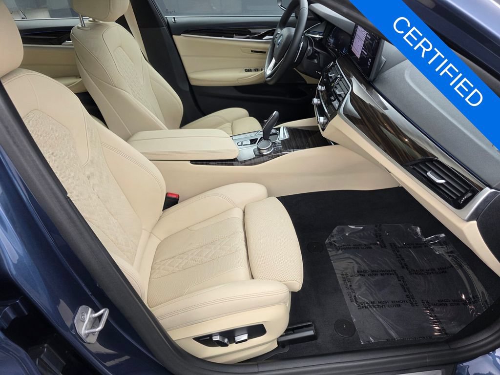 Used 2023 BMW 530e w/ Premium Package RWD image 28