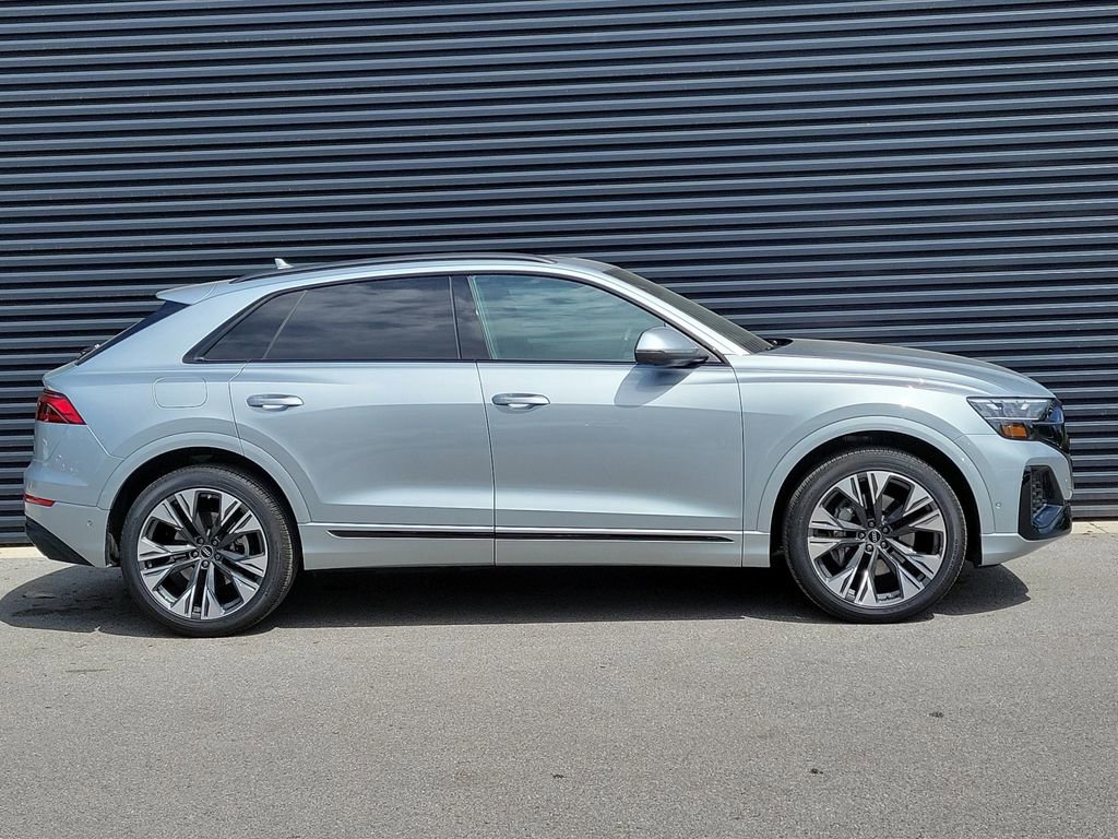 Used 2024 Audi Q8 Premium image 8