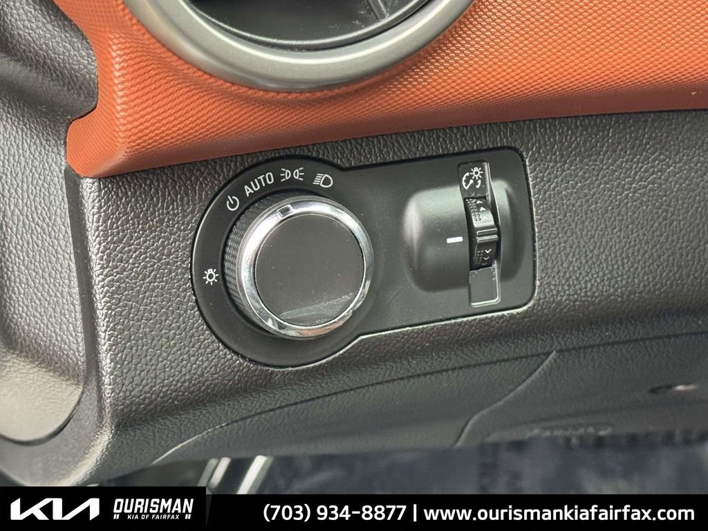 Used 2015 Chevrolet Sonic LT image 16