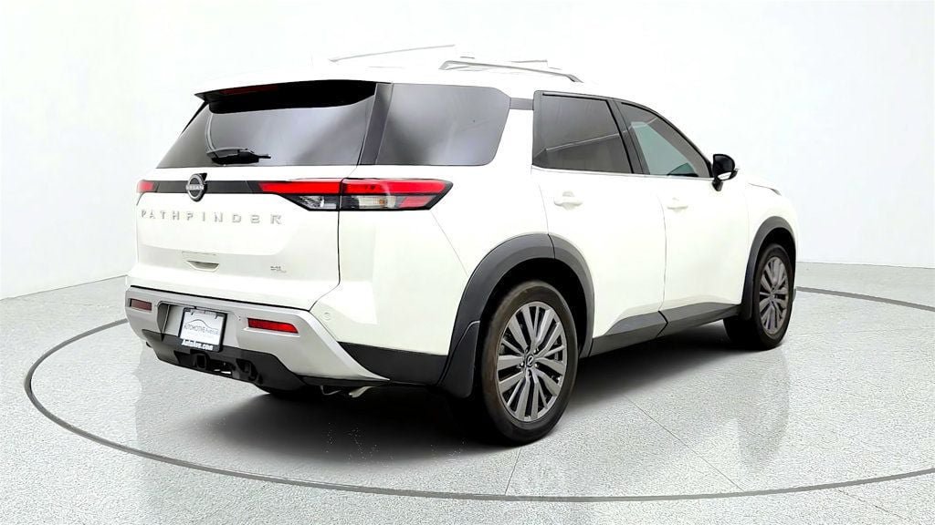 Used 2024 Nissan Pathfinder SL w/ SL Premium Package FWD image 5