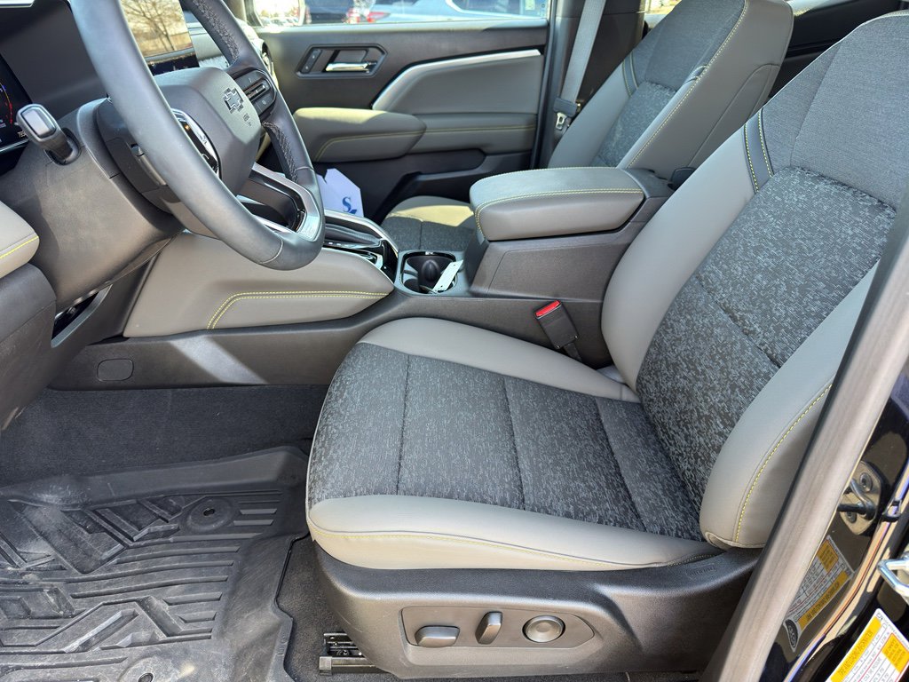 Used 2024 Chevrolet Colorado ZR2 w/ Technology Package image 12