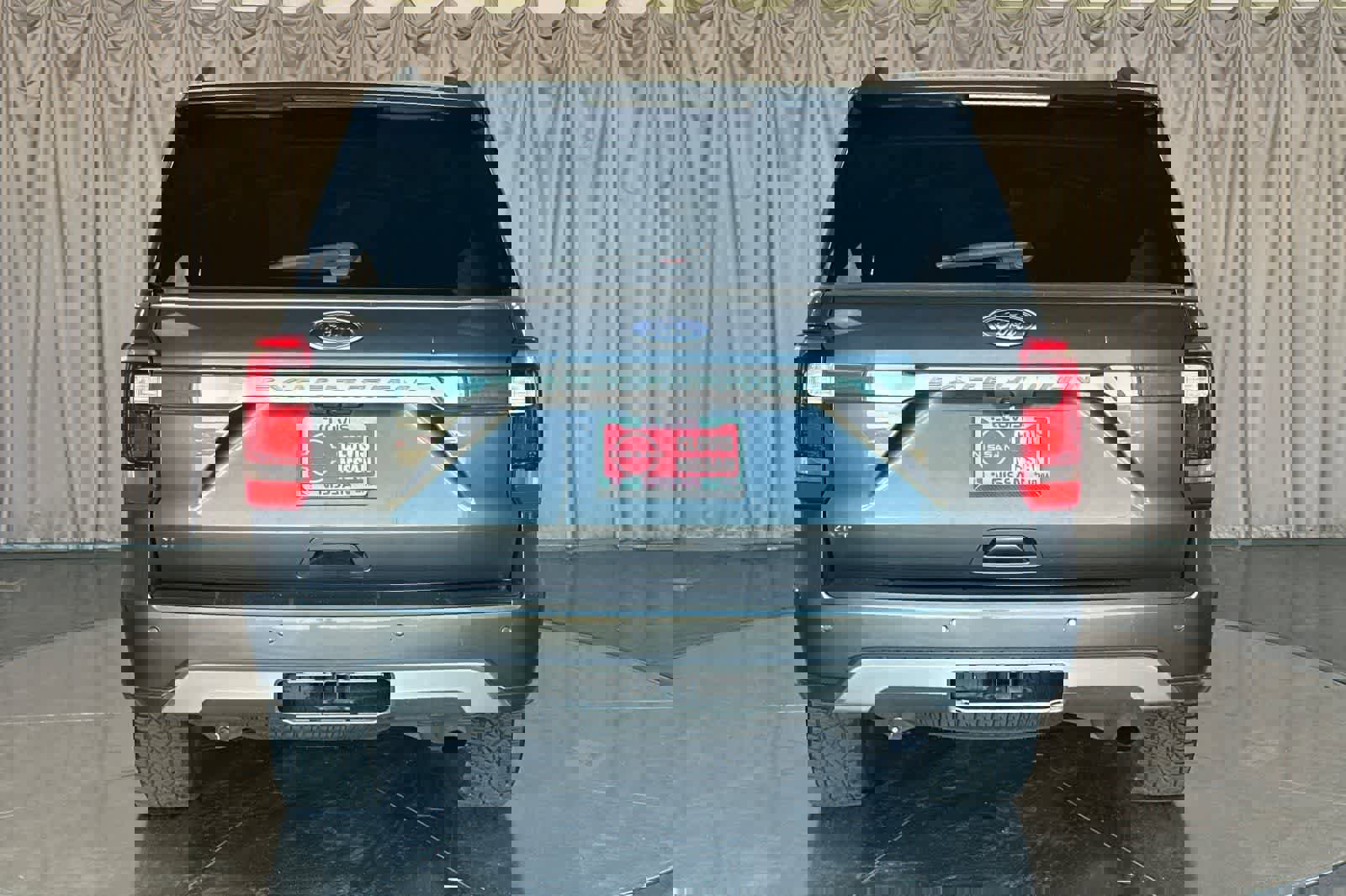 Used 2020 Ford Expedition XLT w/ Equipment Group 202A AWD/4WD image 8