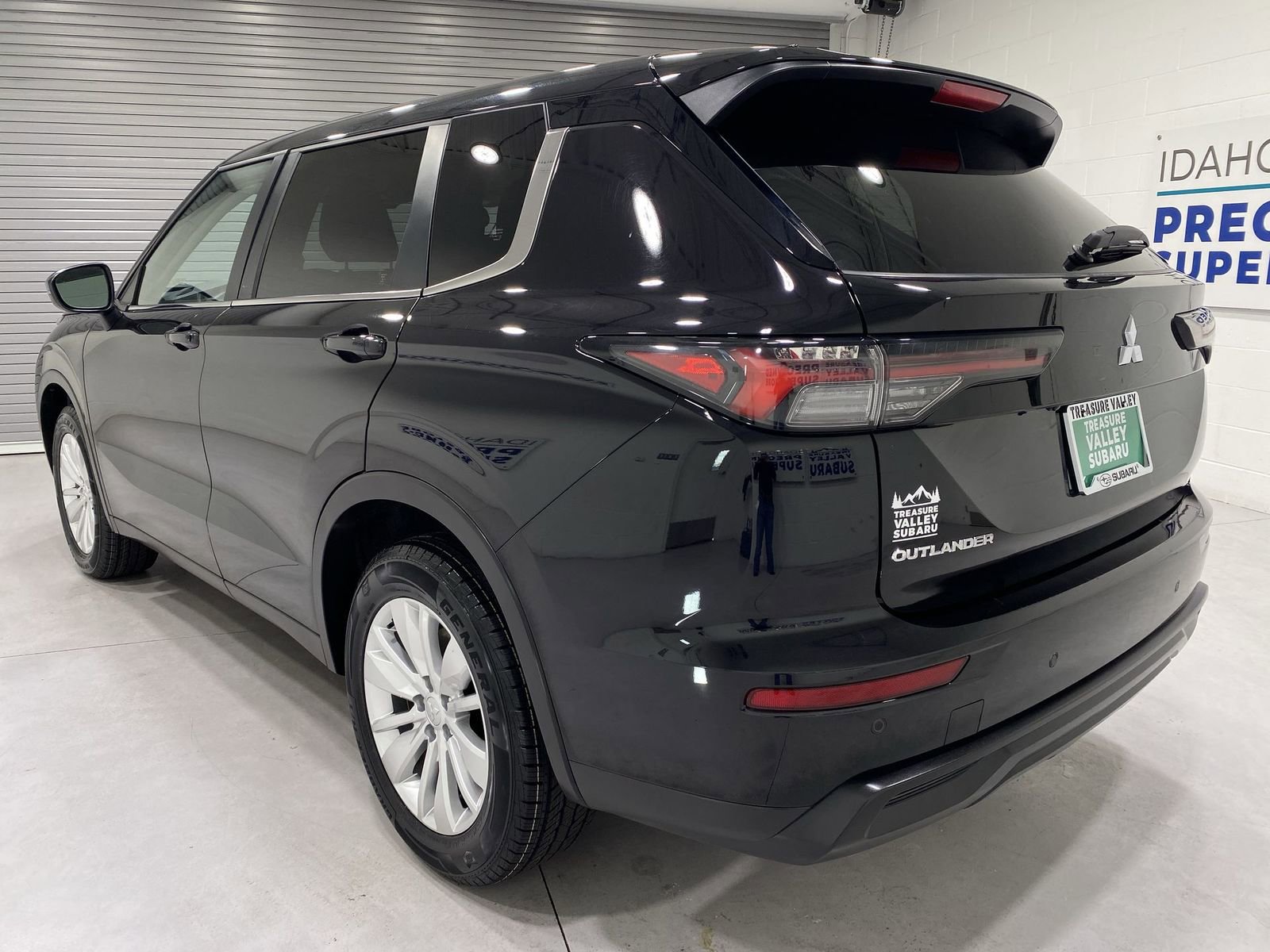 Used 2025 Mitsubishi Outlander ES image 6