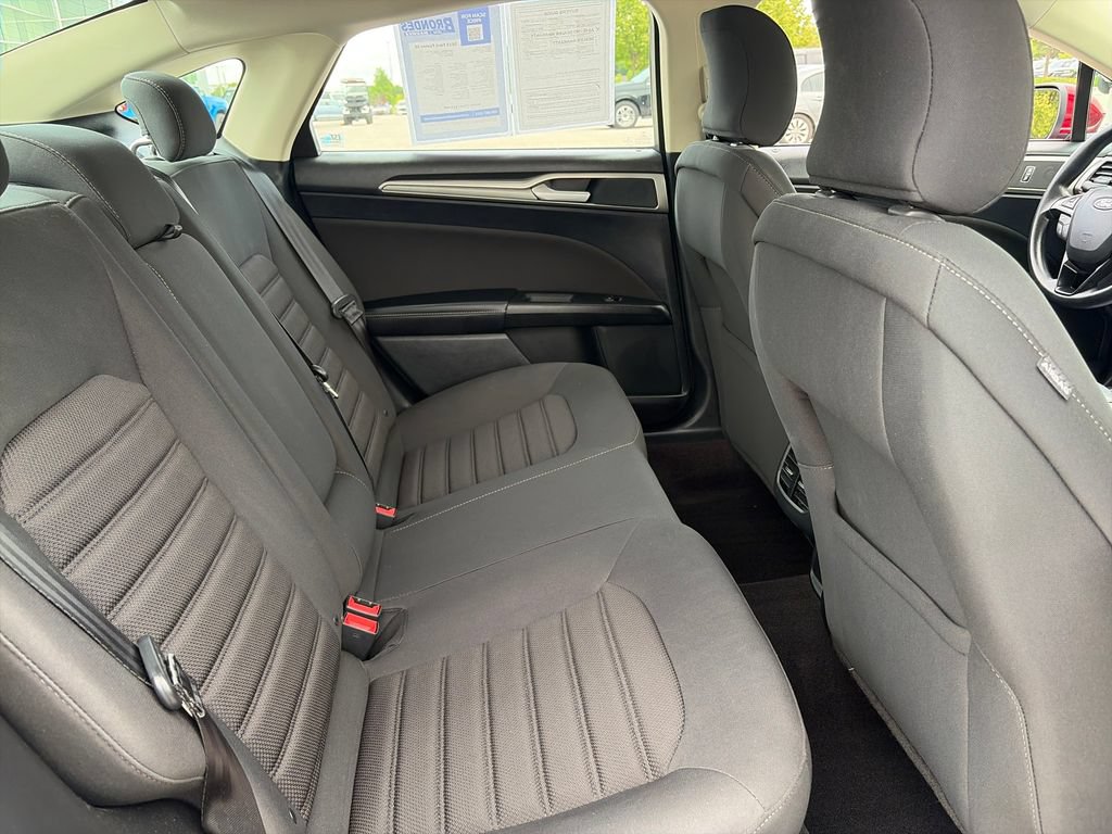 Used 2019 Ford Fusion SE FWD image 30