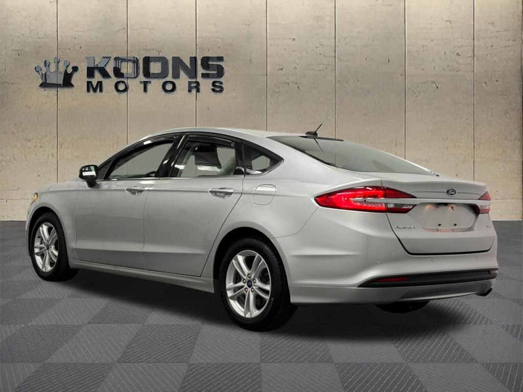 Used 2018 Ford Fusion SE w/ Fusion SE Technology Package FWD image 6