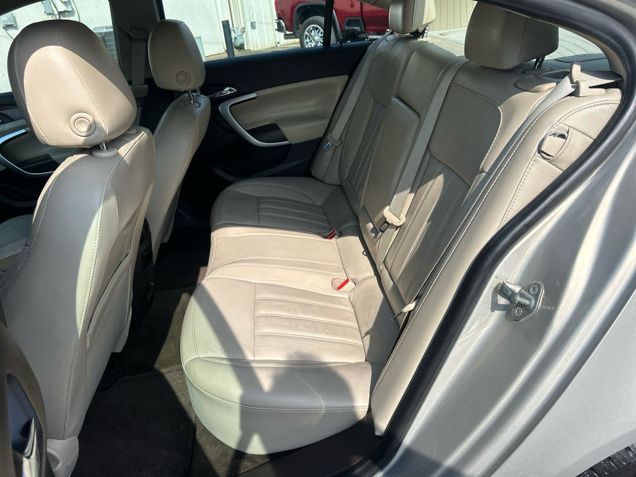 Used 2012 Buick Regal Leather FWD image 11