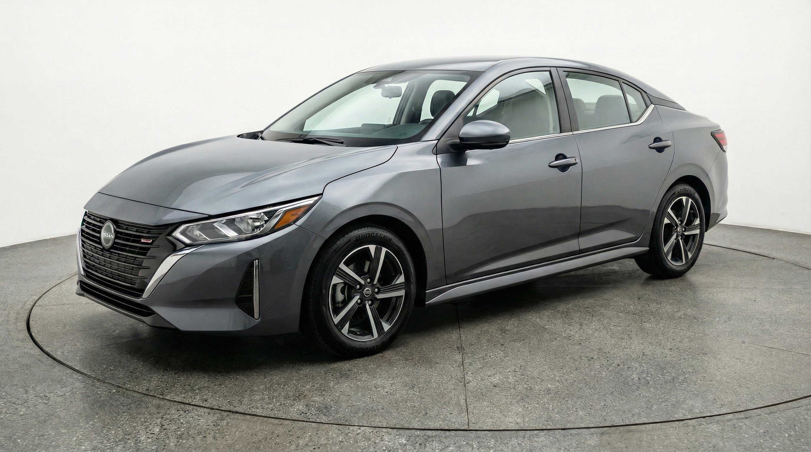 Used 2025 Nissan Sentra SV image 3