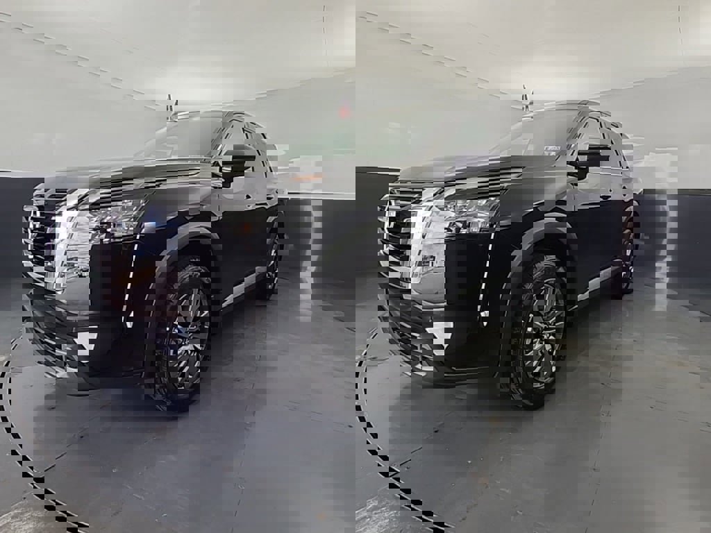 New 2025 Nissan Pathfinder S image 4