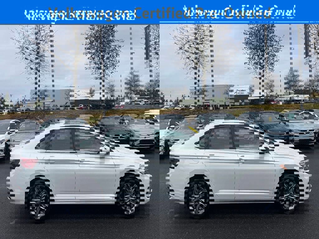 Certified 2023 Volkswagen Jetta SE w/ Panoramic Sunroof Package image 2