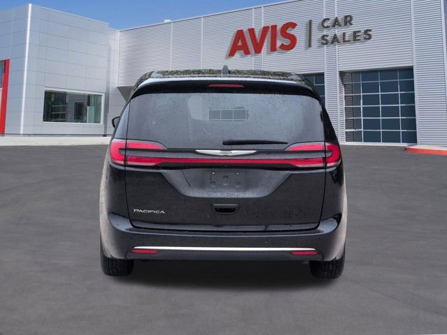 Used 2024 Chrysler Pacifica Touring-L FWD image 7