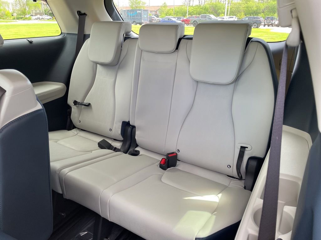 New 2026 Kia Carnival EX FWD image 13