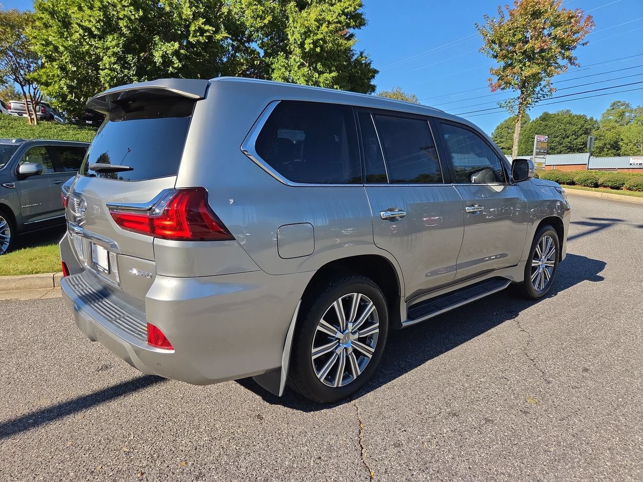 Used 2017 Lexus LX 570 4WD w/ Luxury Package image 8