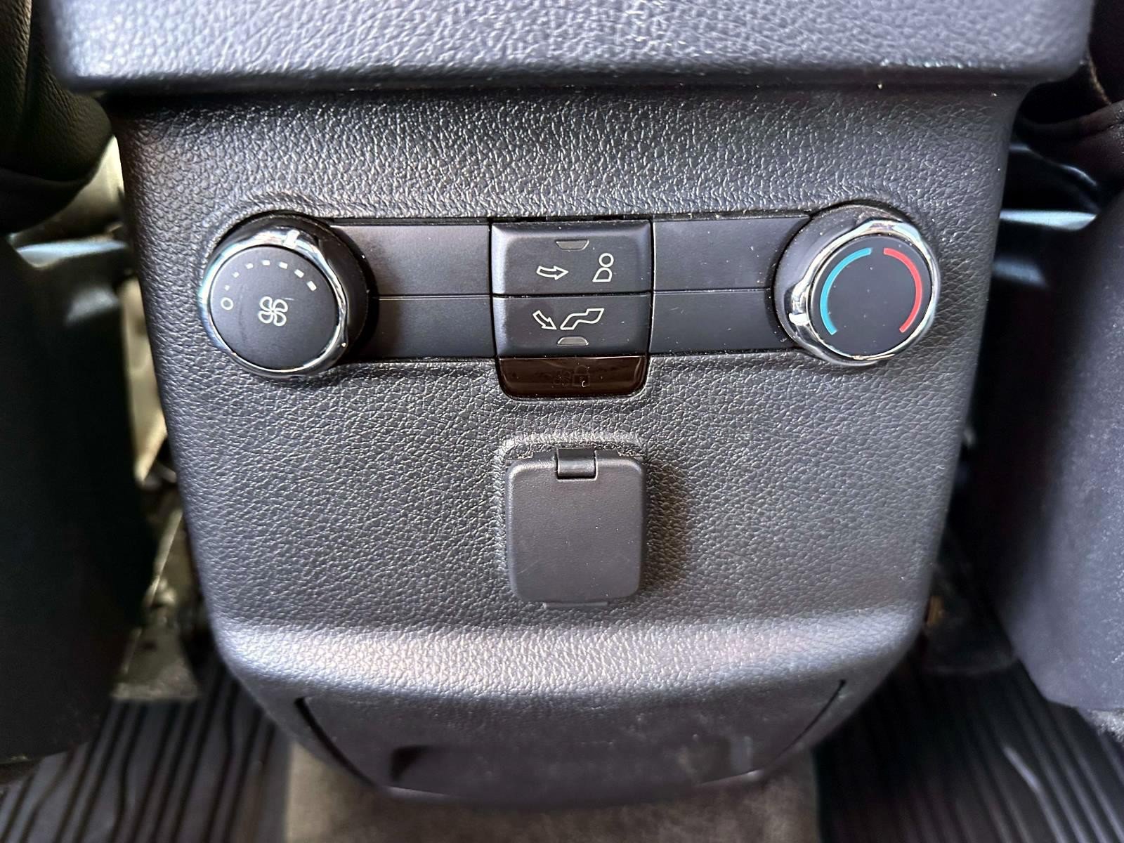 Used 2017 Ford Explorer XLT w/ Equipment Group 202A AWD/4WD image 15