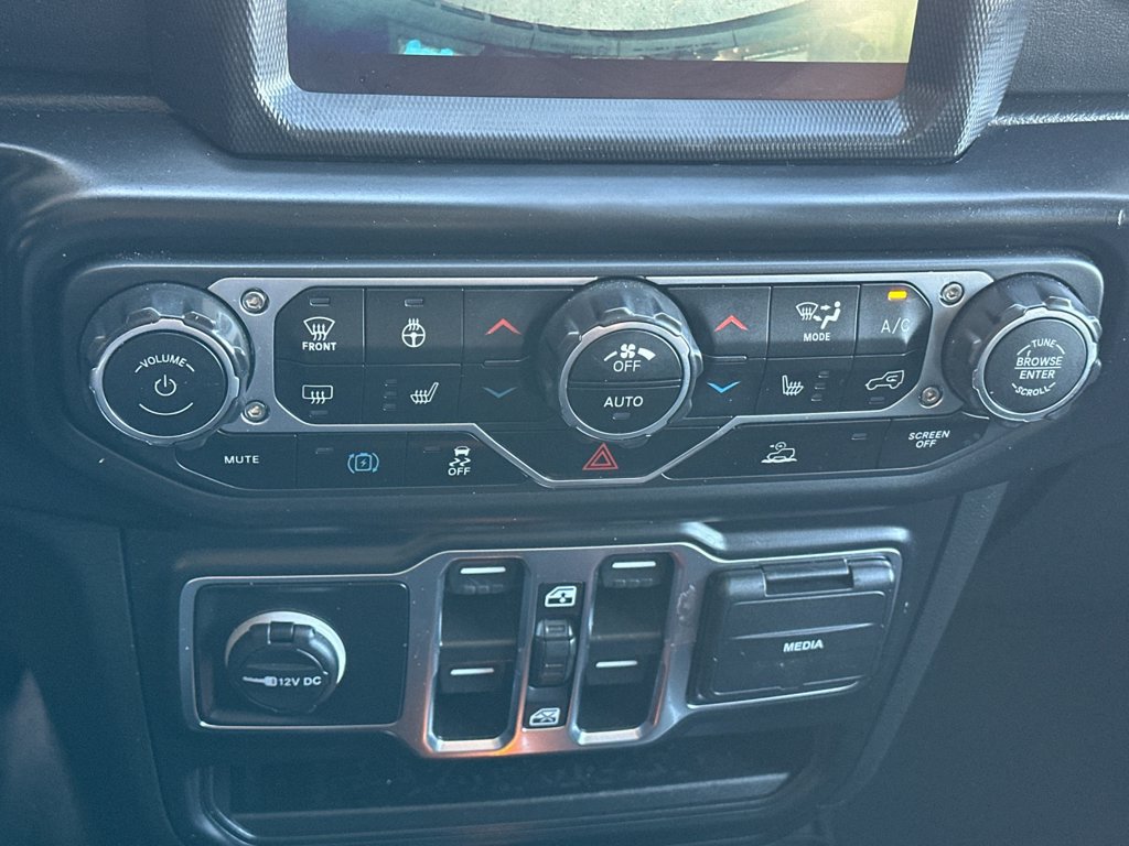 Used 2022 Jeep Wrangler Unlimited Sahara w/ Cold Weather Group AWD/4WD image 22