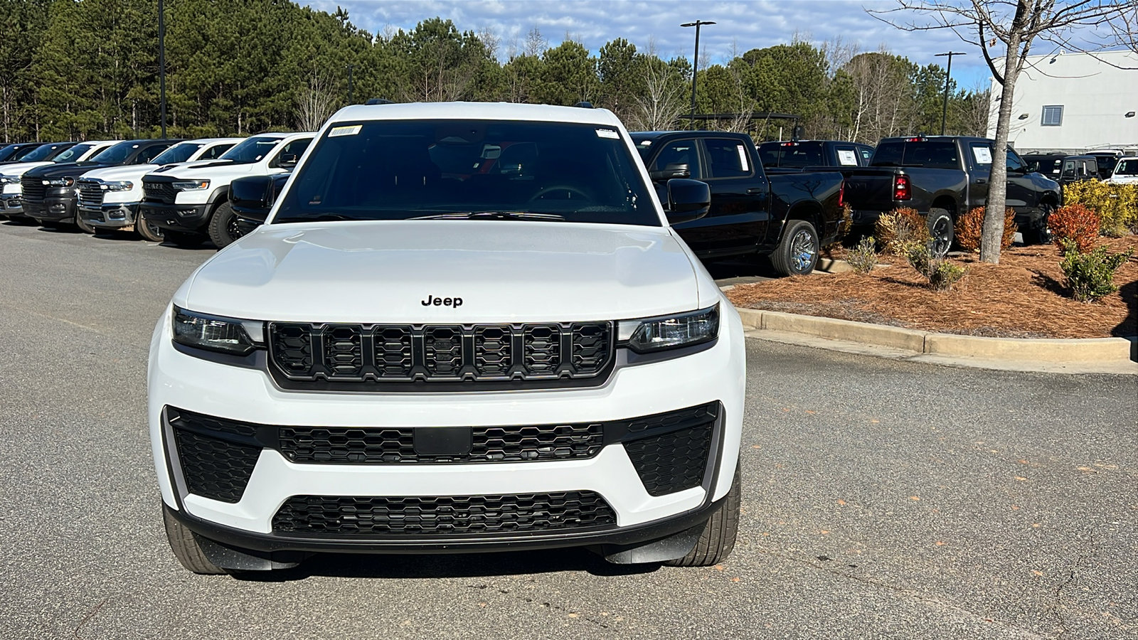 New 2026 Jeep Grand Cherokee Altitude image 3
