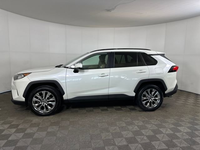 Used 2021 Toyota RAV4 XLE Premium image 6
