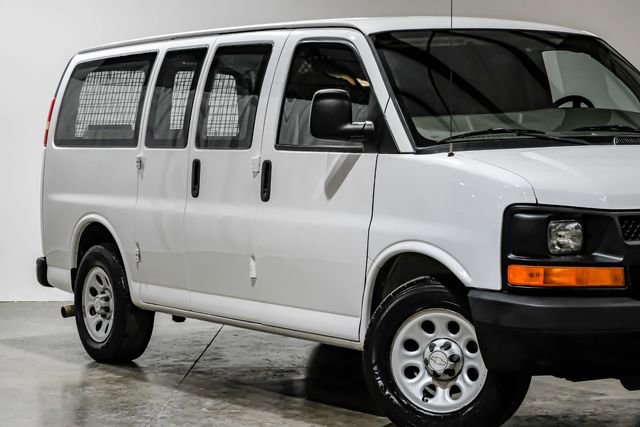 Used 2009 Chevrolet Express 1500 image 11