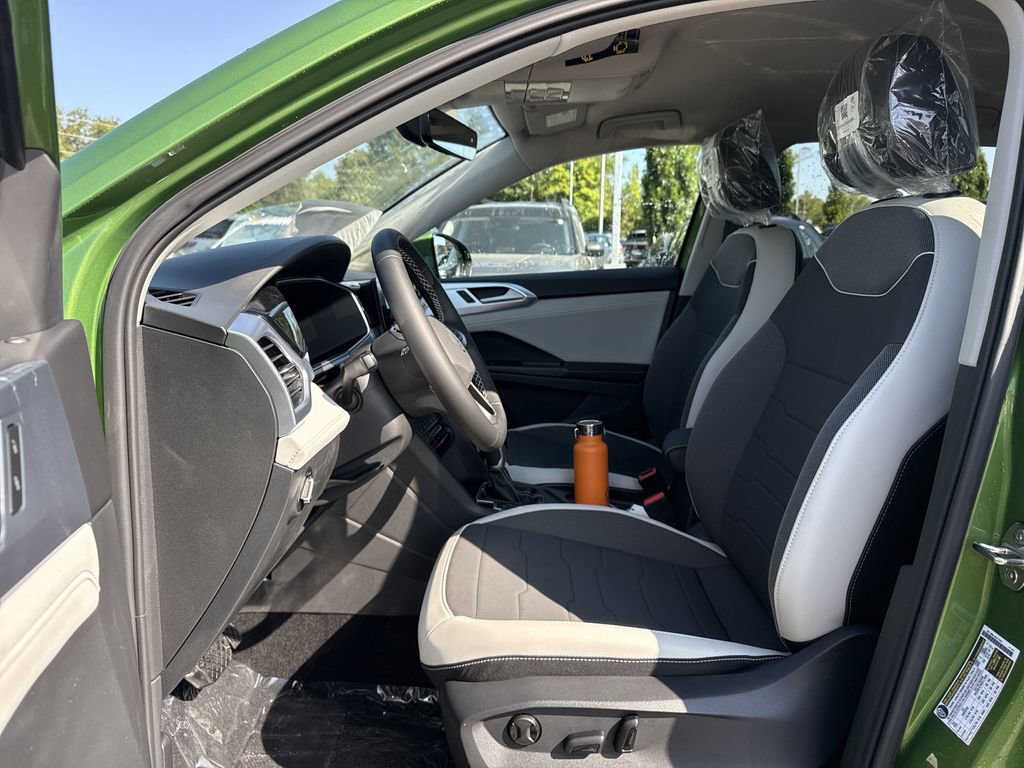 New 2025 Volkswagen Taos SE image 11