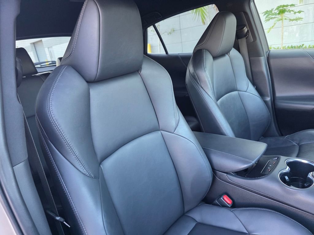 Used 2022 Toyota Venza XLE image 33