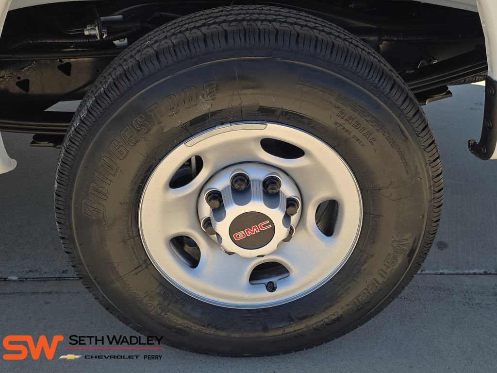 New 2026 GMC Savana 2500 w/ Driver Convenience Package RWD image 32