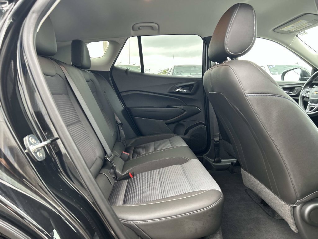 Used 2024 Chevrolet Trax LT w/ Driver Confidence Package FWD image 16