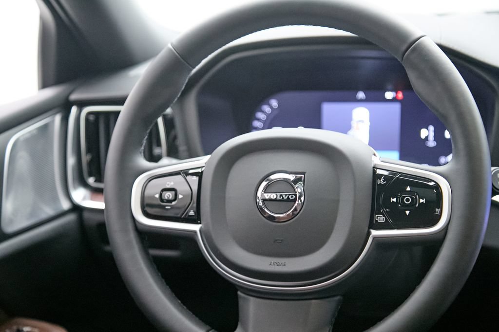 Certified 2025 Volvo V60 B5 Cross Country Ultra AWD/4WD image 28