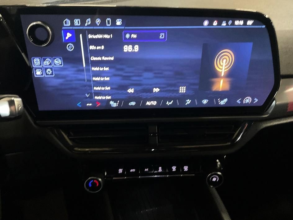 Used 2024 Chevrolet Equinox EV RS FWD image 19