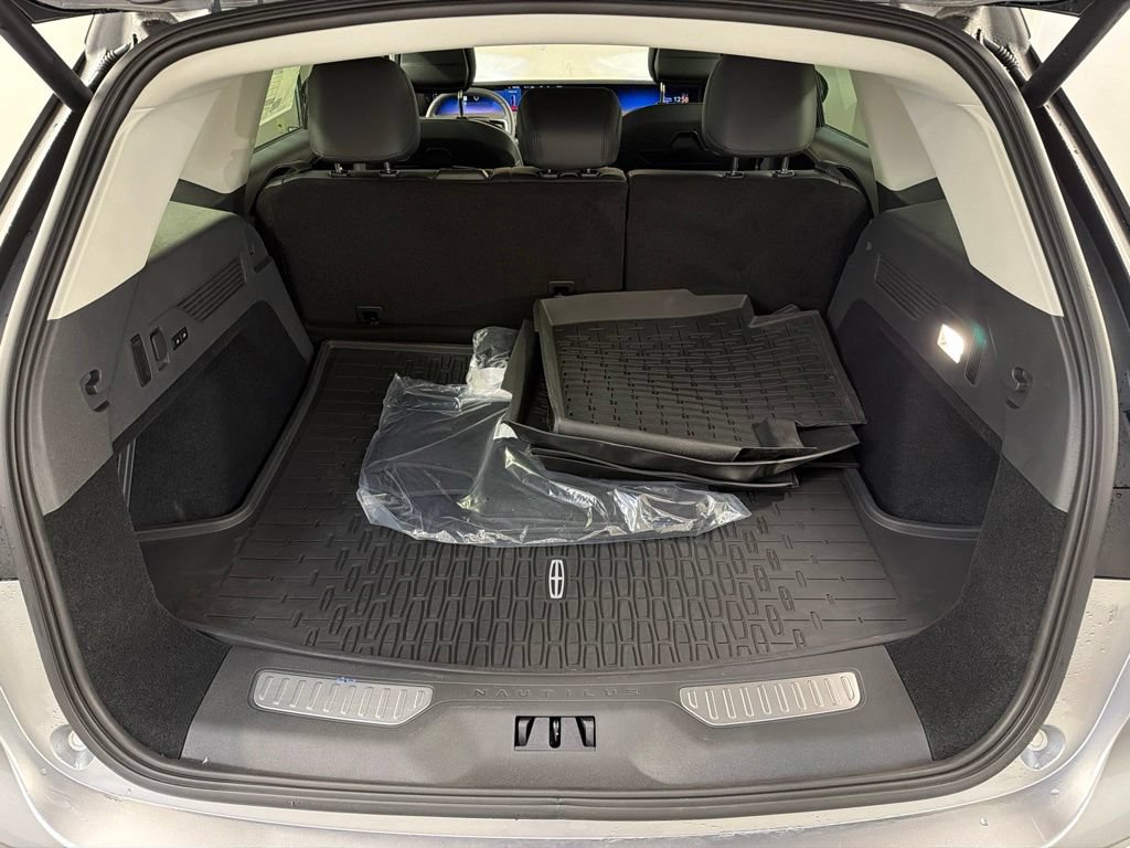 New 2026 Lincoln Nautilus Reserve AWD/4WD image 36