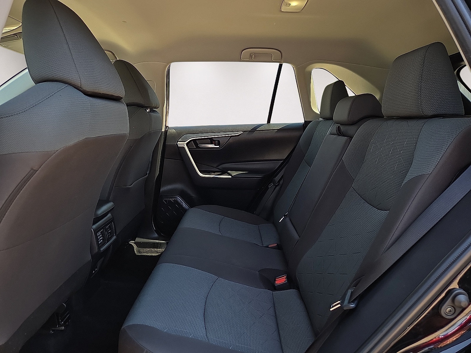 Used 2025 Toyota RAV4 XLE AWD/4WD image 10