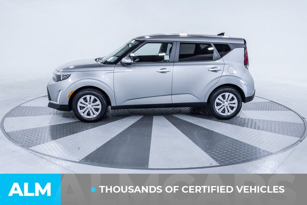 Used 2025 Kia Soul LX FWD image 4