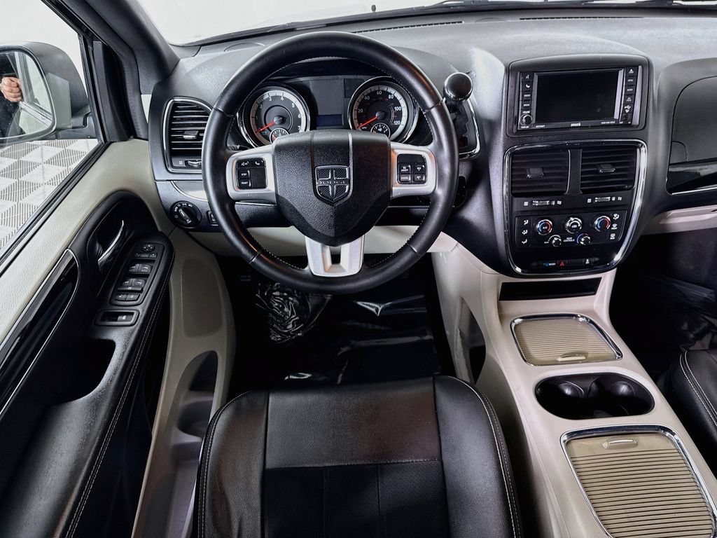 Used 2018 Dodge Grand Caravan SXT FWD image 4