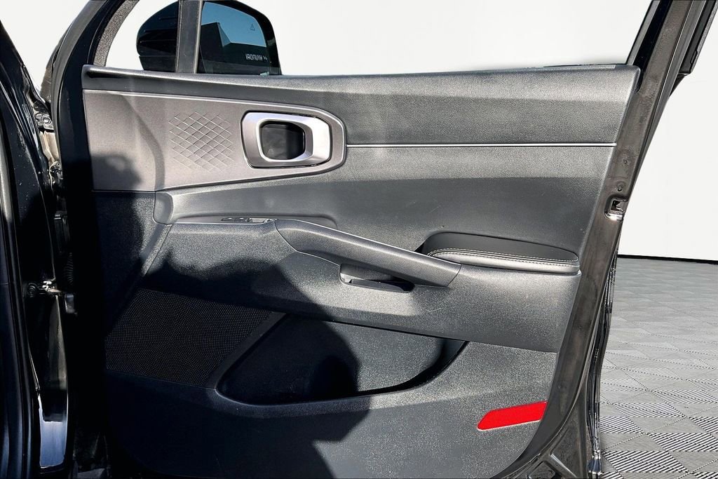 Used 2024 Kia Sorento S image 24